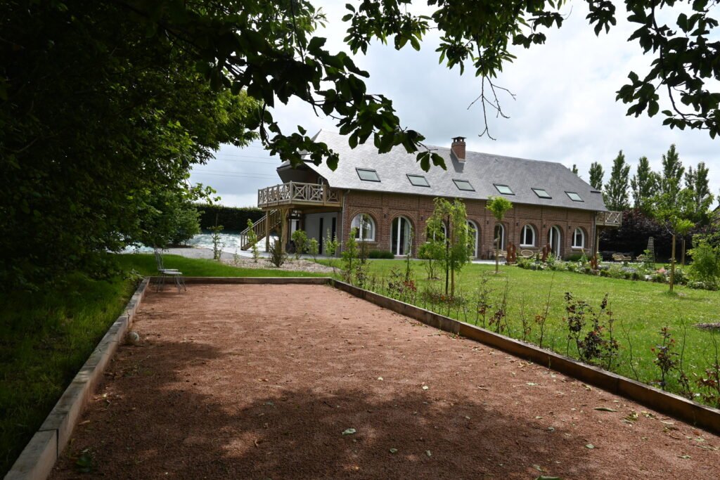 Le terrain de pétanque