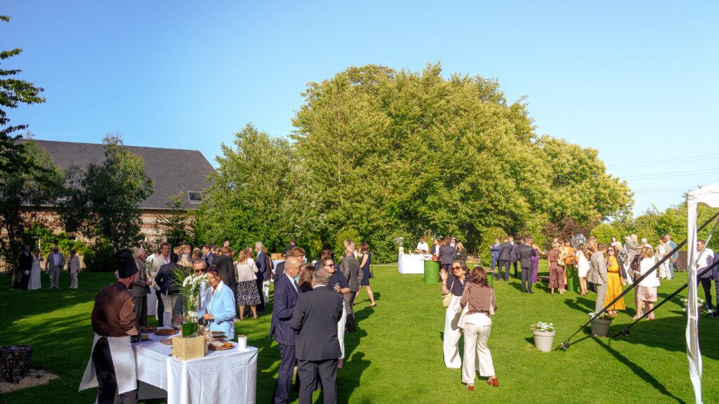 Mariage dans le grand jardin